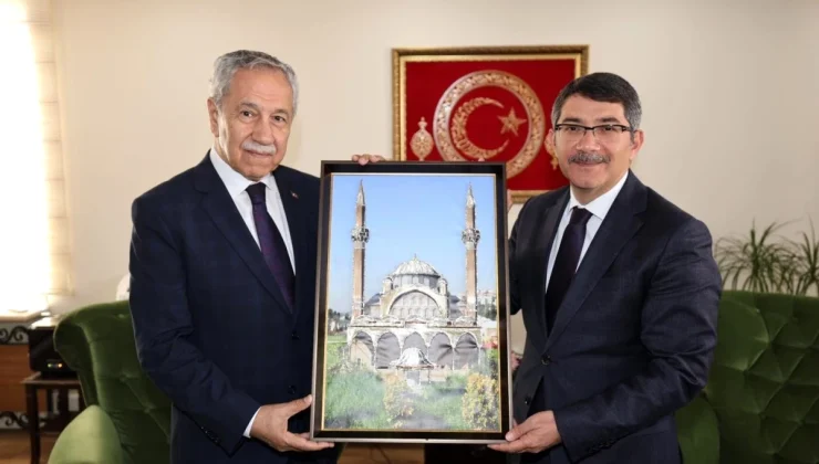 Bülent Arınç, Şehzadeler Belediye Başkanı Ömer Faruk Çelik’e veda ziyaretinde bulundu